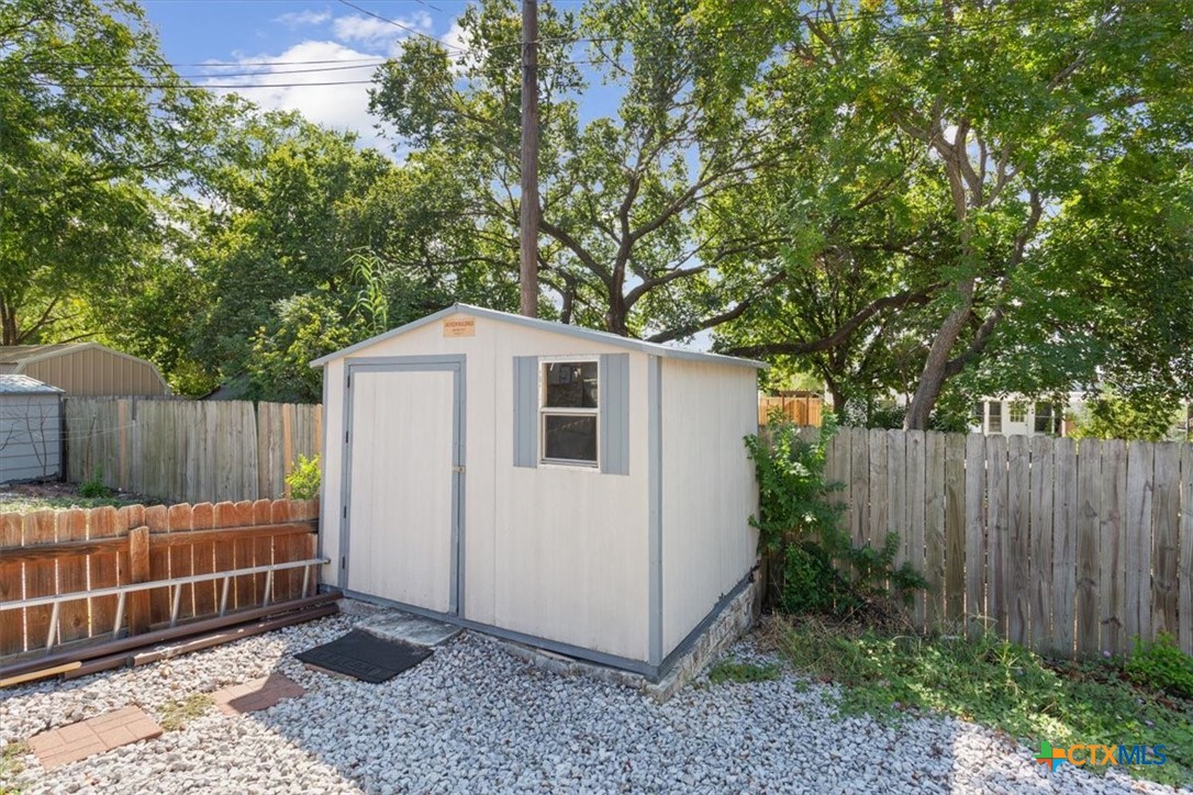 1006 W North Avenue Property Photo 16