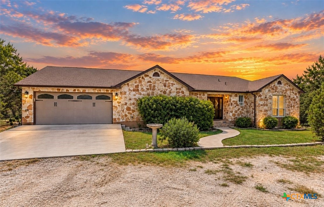 1157 Lasso Loop Property Photo 1