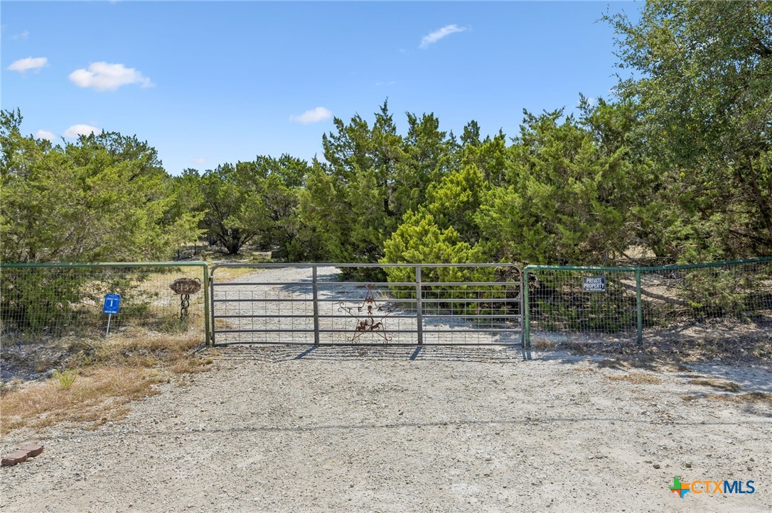1157 Lasso Loop Property Photo 3