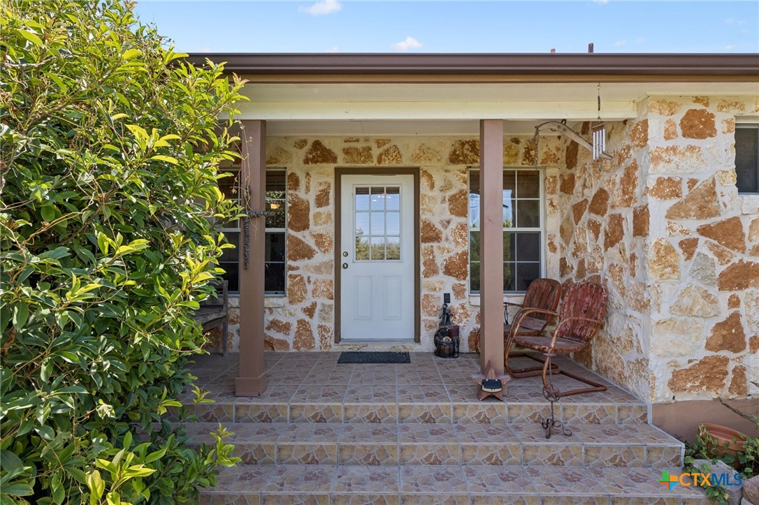 1157 Lasso Loop Property Photo 4