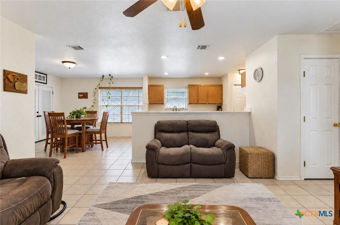 1157 Lasso Loop Property Photo 5
