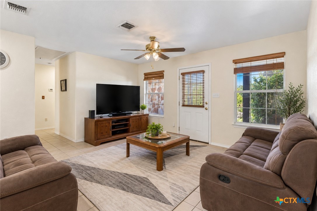 1157 Lasso Loop Property Photo 6