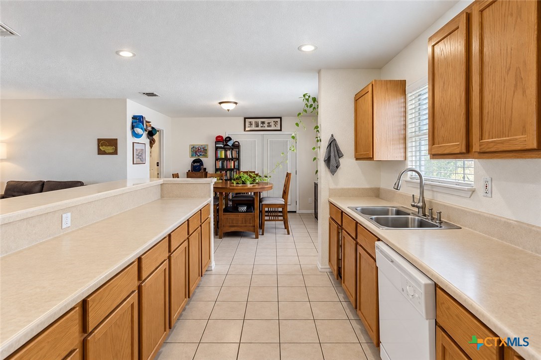 1157 Lasso Loop Property Photo 9