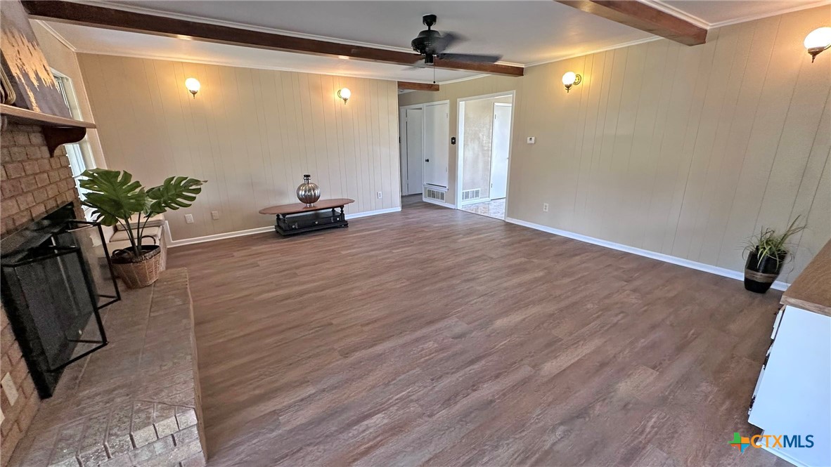 517 S Roy Reynolds Drive Property Photo 6