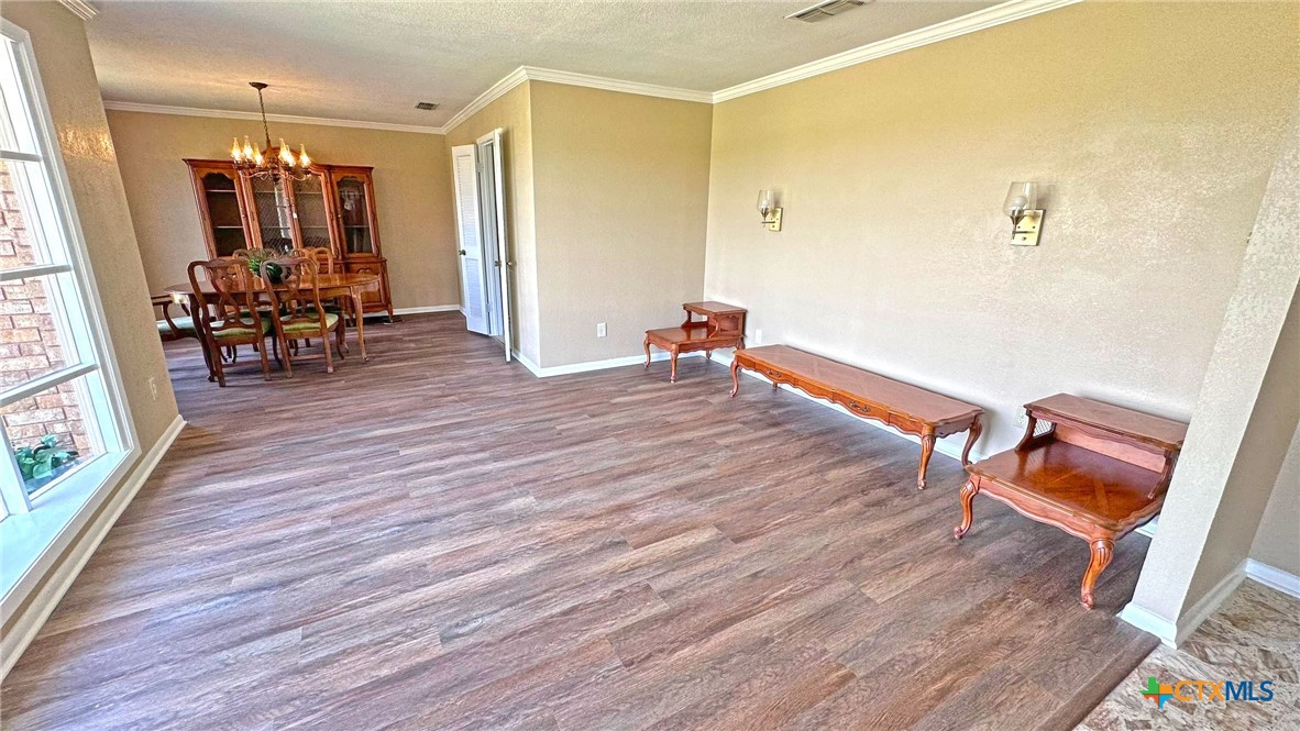 517 S Roy Reynolds Drive Property Photo 8