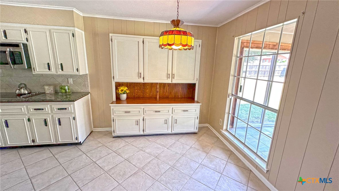 517 S Roy Reynolds Drive Property Photo 13