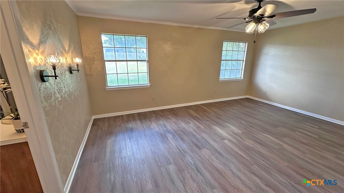 517 S Roy Reynolds Drive Property Photo 17