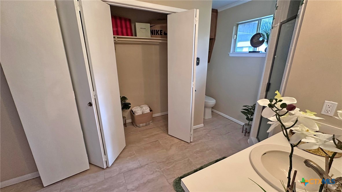 517 S Roy Reynolds Drive Property Photo 19
