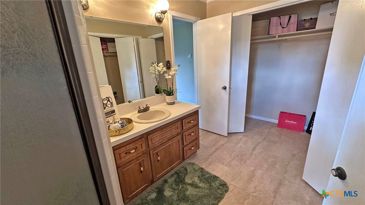 517 S Roy Reynolds Drive Property Photo 20