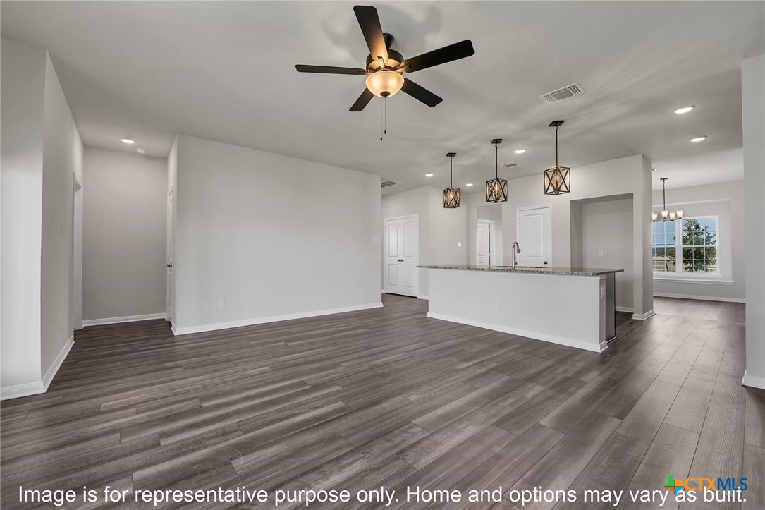 450 Pipe Creek Drive Property Photo 3