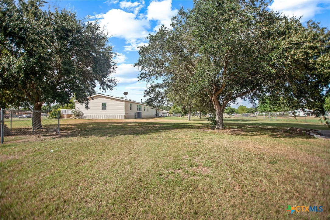 250 E 3rd Street Property Photo 8
