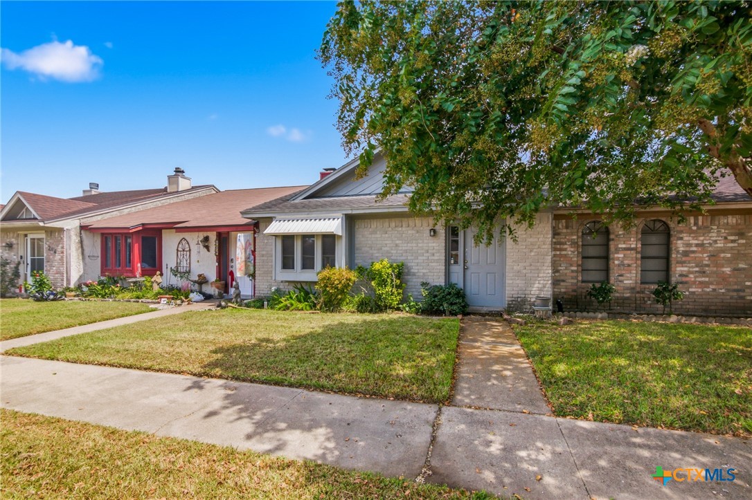 208 Versailles Street Property Photo 4