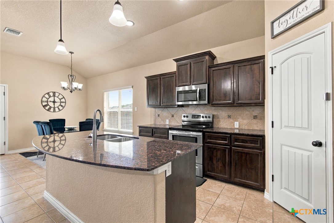 6212 New Castle Drive Property Photo 10