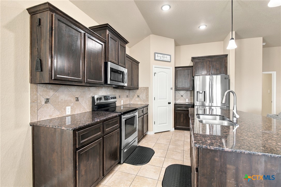 6212 New Castle Drive Property Photo 11