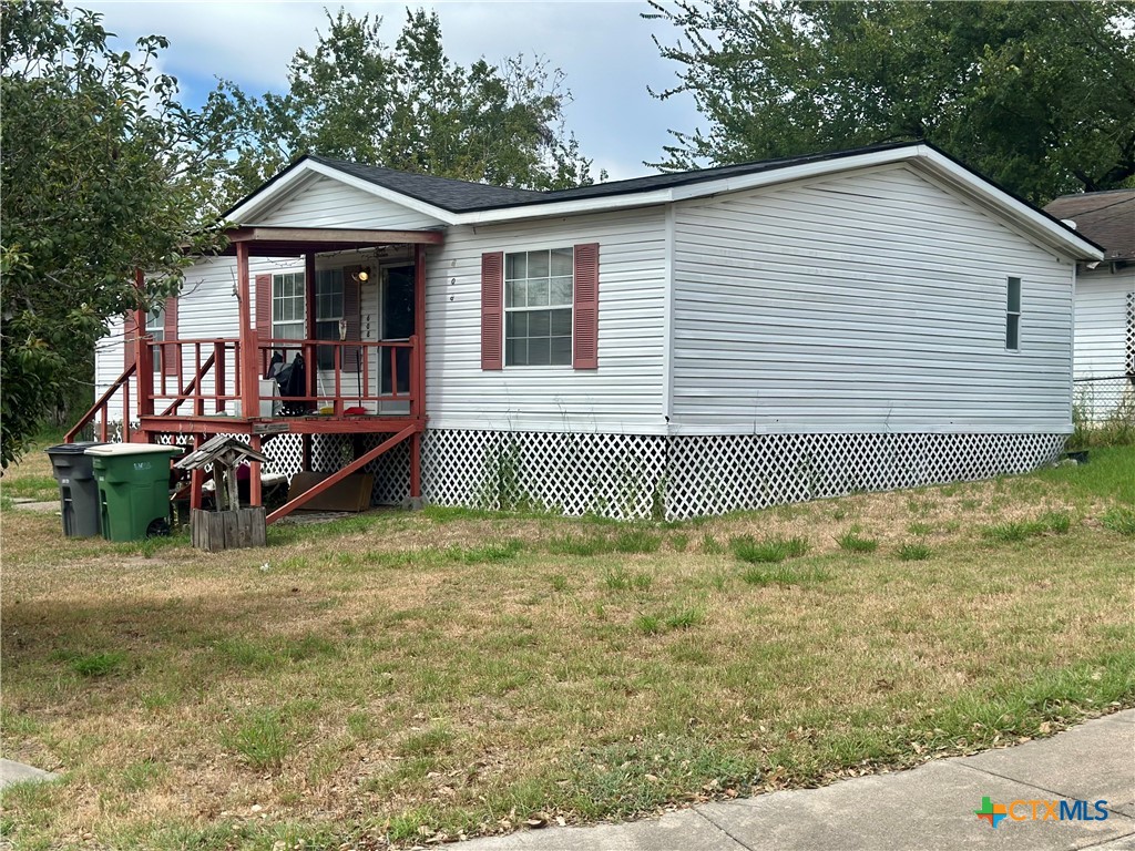 608 E 2nd Street Property Photo 2