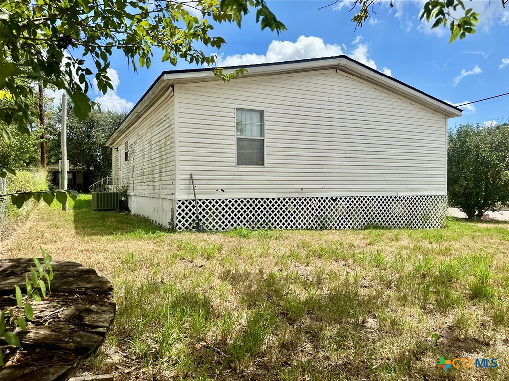 608 E 2nd Street Property Photo 4