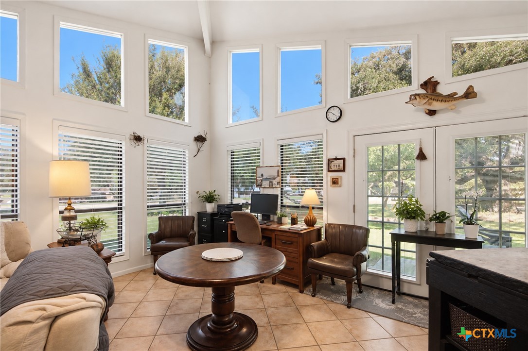 513 Lakeshore Drive Property Photo 3