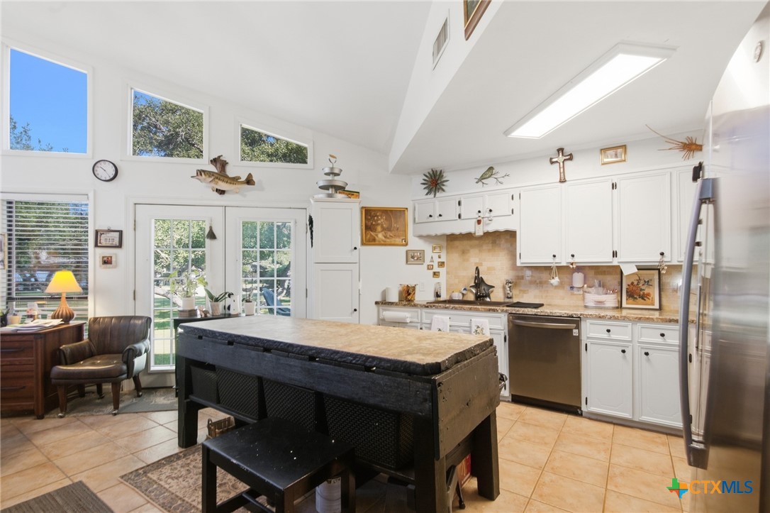 513 Lakeshore Drive Property Photo 4