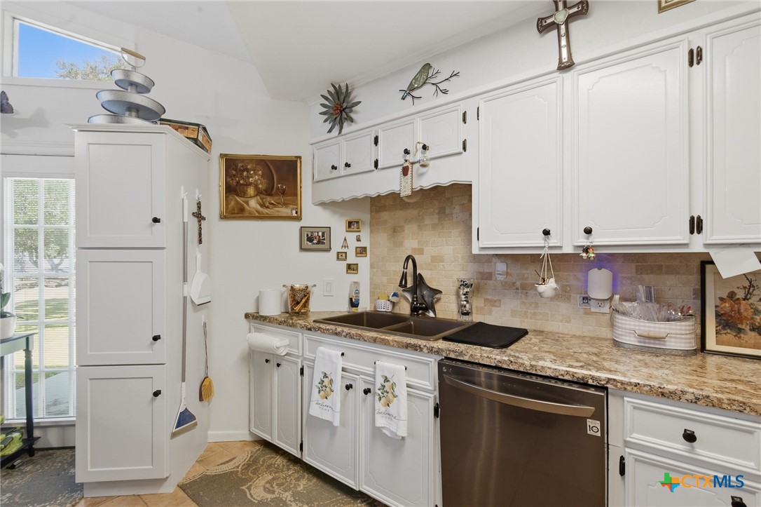 513 Lakeshore Drive Property Photo 9