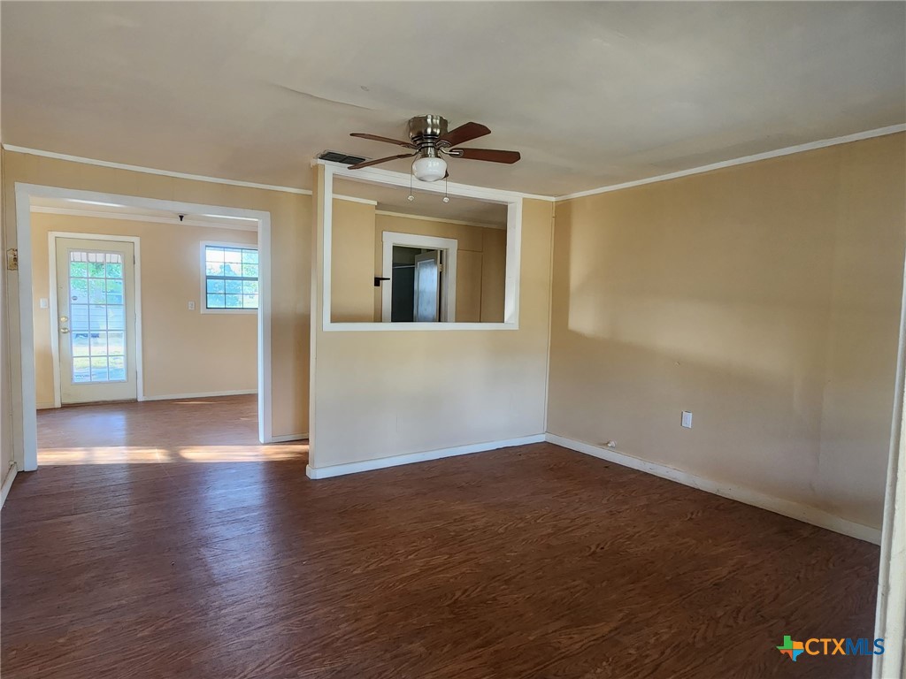 107 E Saint Mary Street Property Photo 2