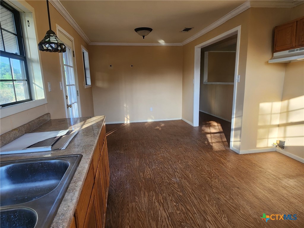 107 E Saint Mary Street Property Photo 4