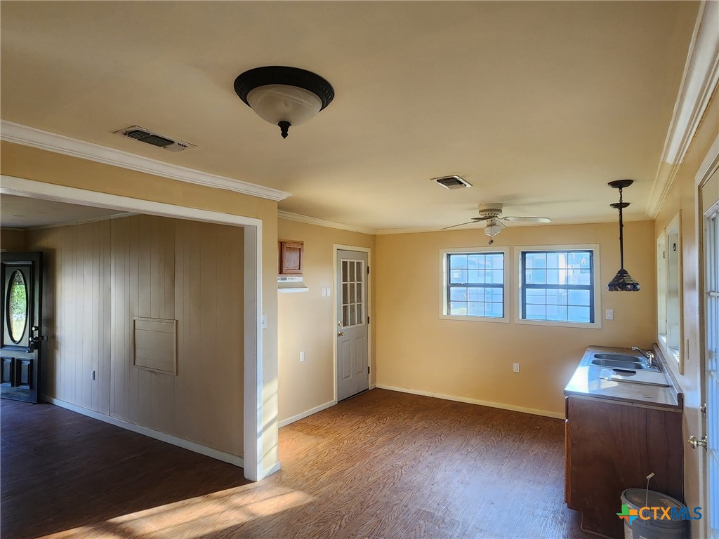 107 E Saint Mary Street Property Photo 6