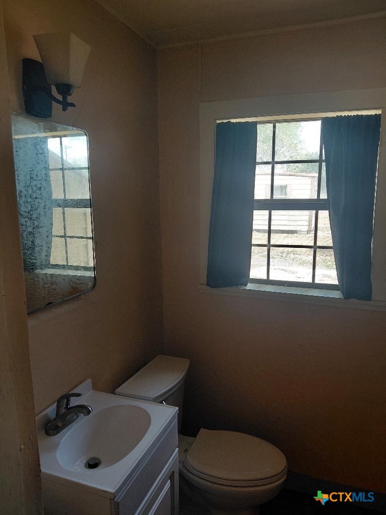 107 E Saint Mary Street Property Photo 8