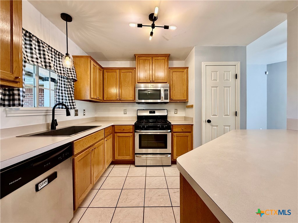 602 Newhaven Street Property Photo 7
