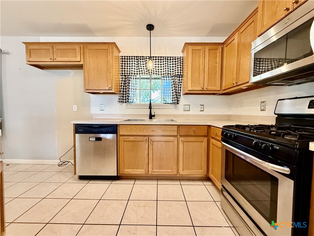 602 Newhaven Street Property Photo 8