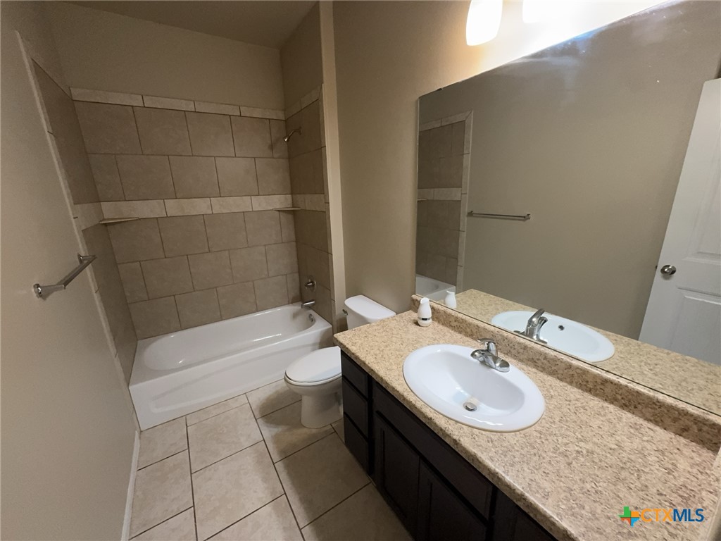 1300 Vanguard Lane A Property Photo 9