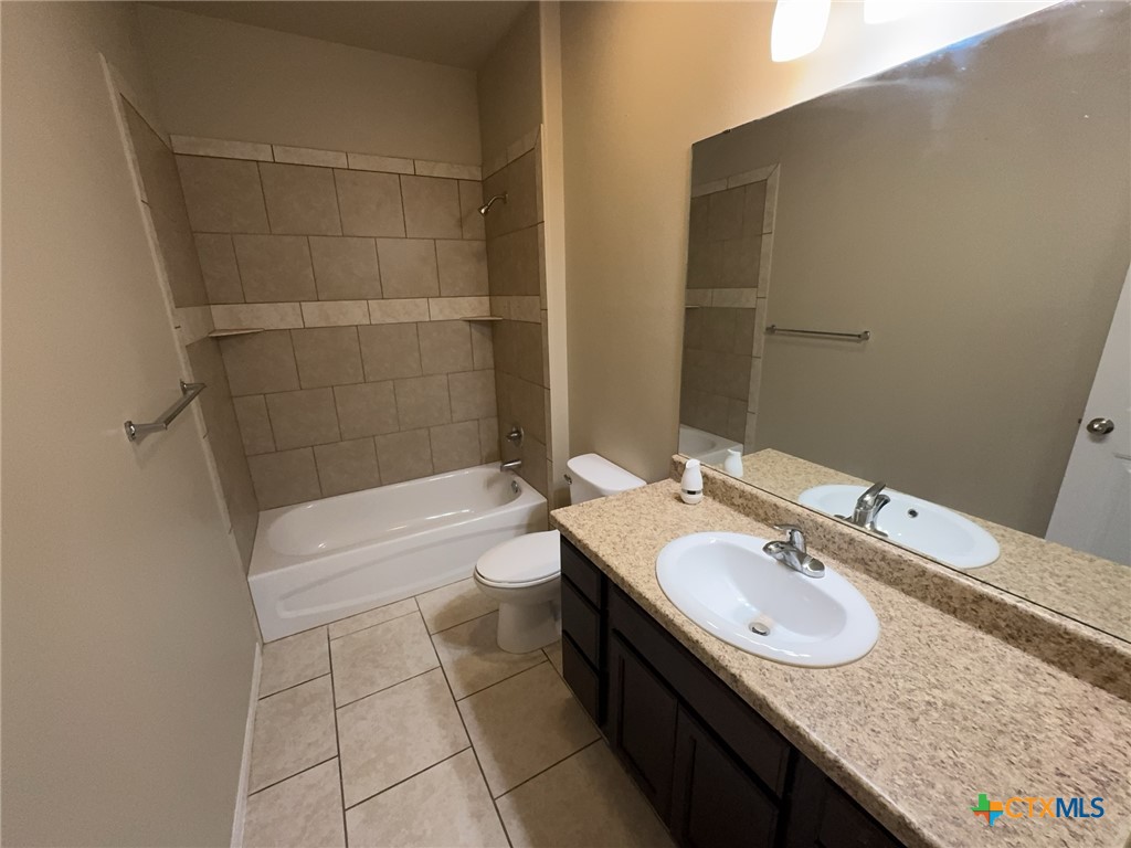 1300 Vanguard Lane A Property Photo 10