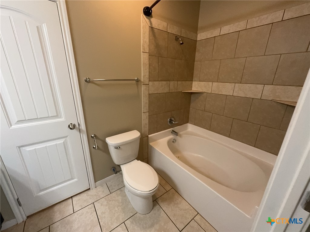 1300 Vanguard Lane A Property Photo 16
