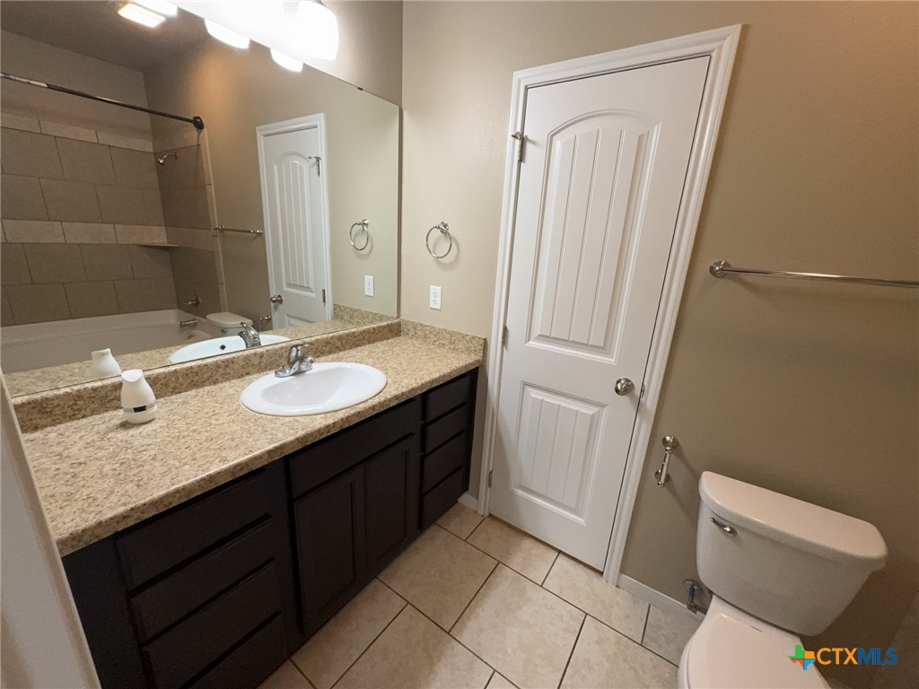 1300 Vanguard Lane A Property Photo 17