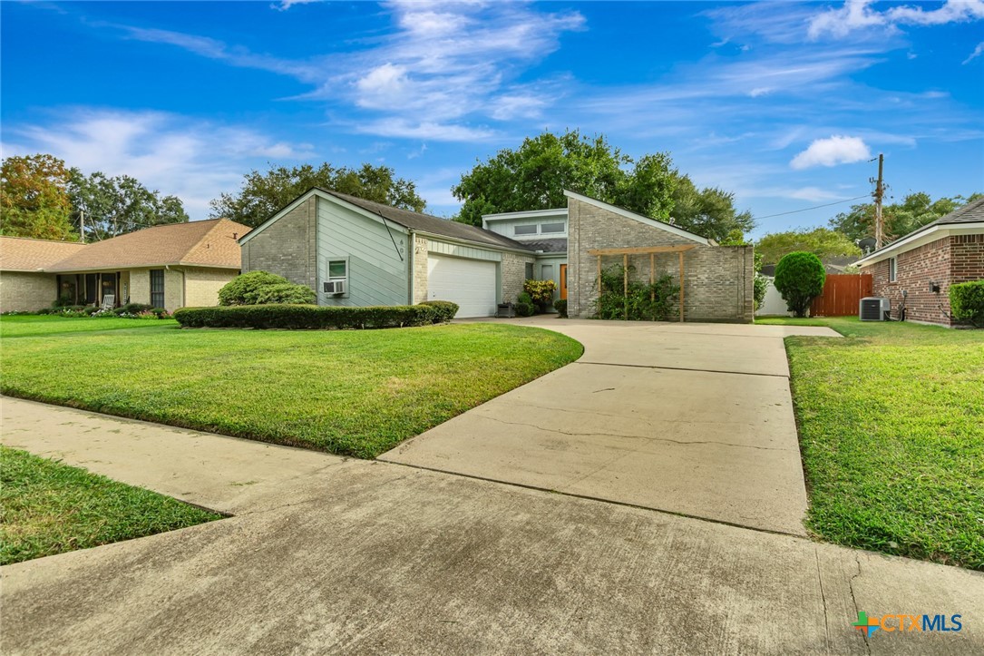 607 Bedivere Drive Property Photo 1