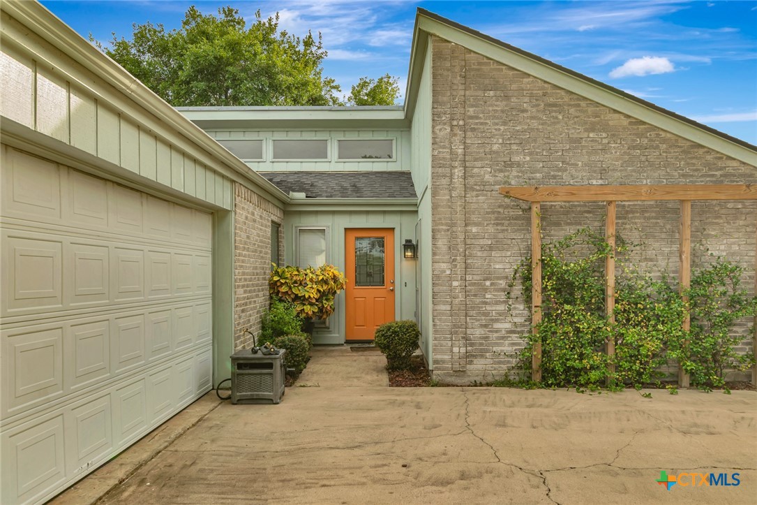 607 Bedivere Drive Property Photo 2