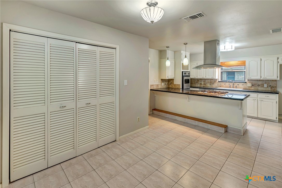 607 Bedivere Drive Property Photo 4