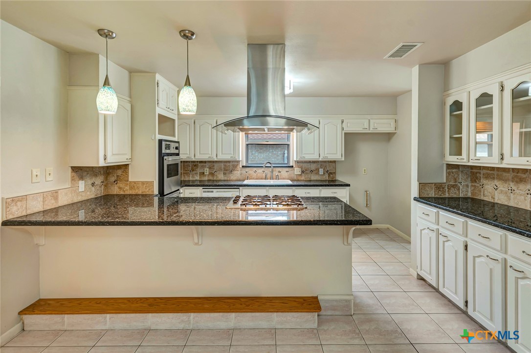 607 Bedivere Drive Property Photo 8