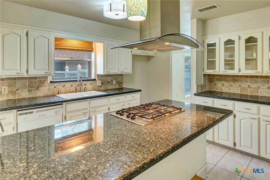 607 Bedivere Drive Property Photo 10