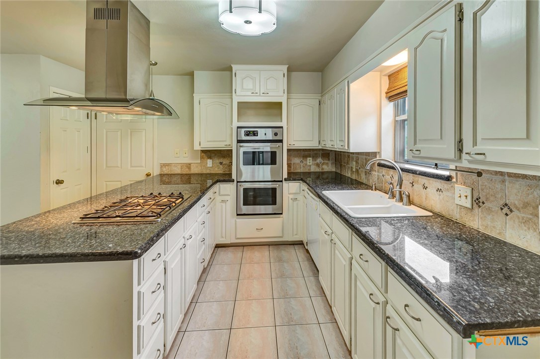607 Bedivere Drive Property Photo 11