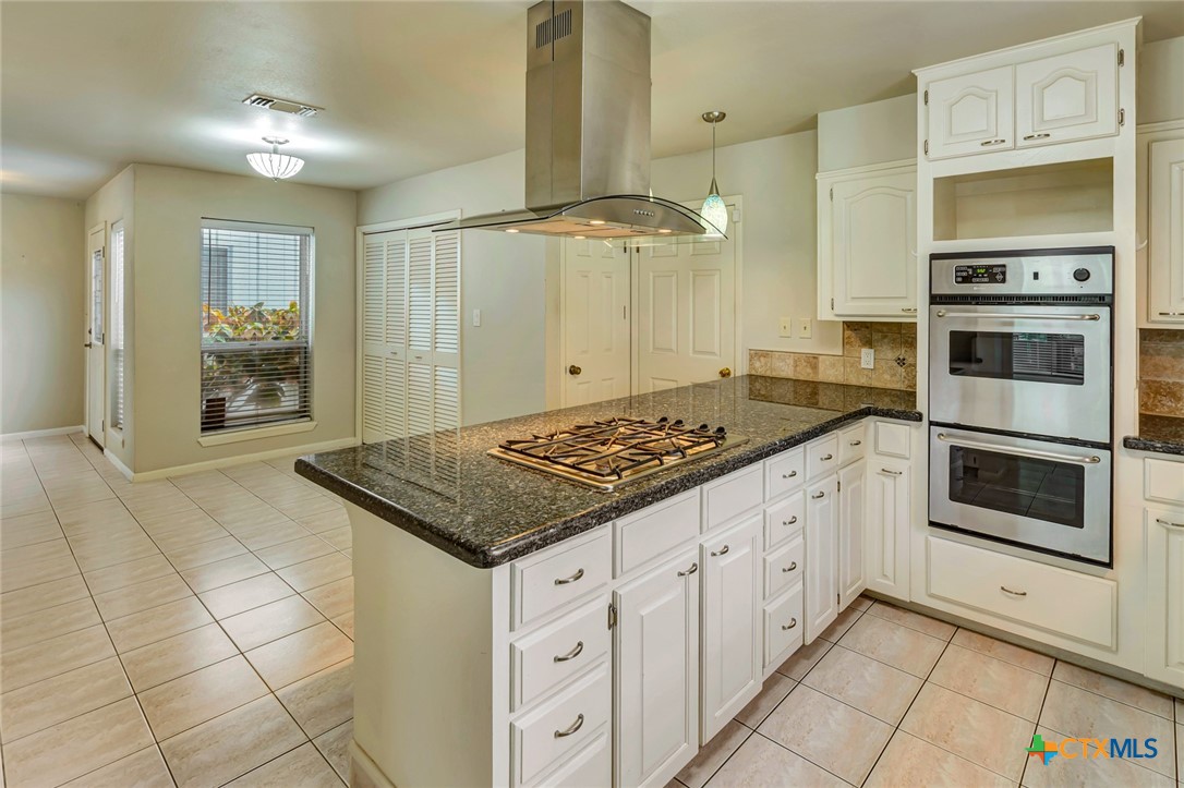 607 Bedivere Drive Property Photo 12