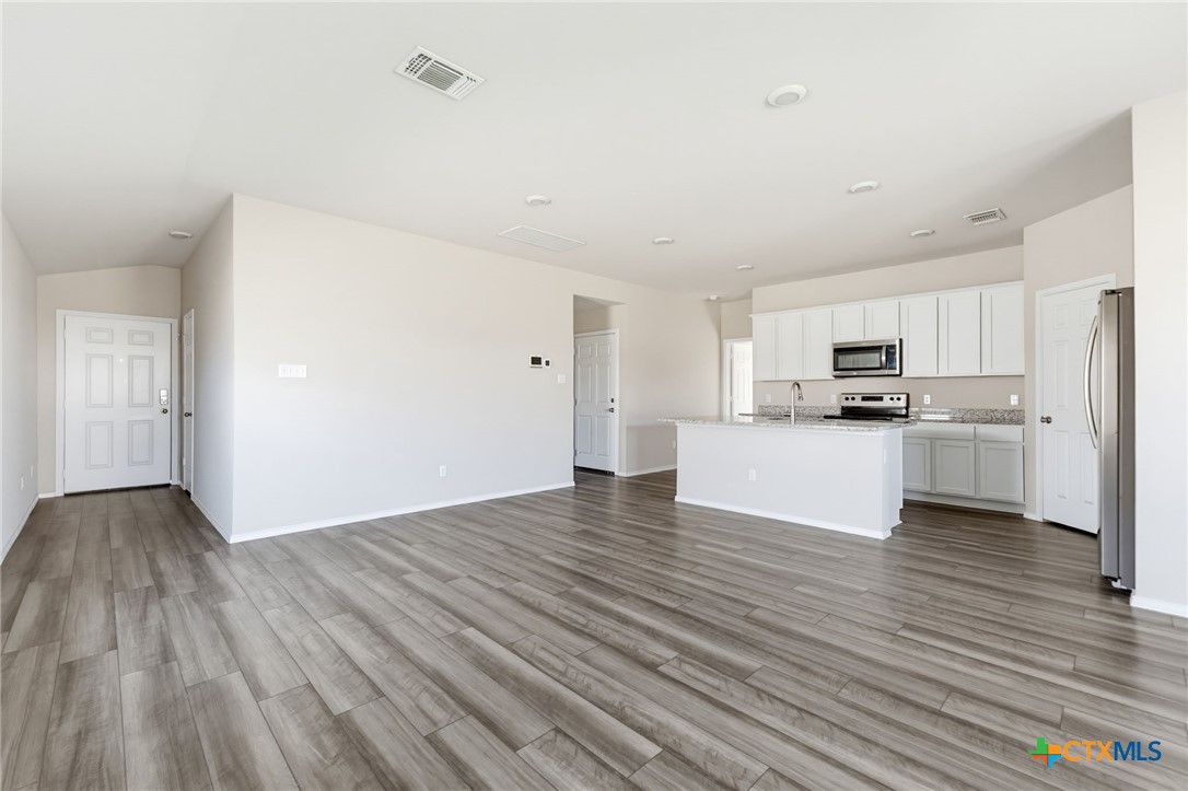 8806 Brahma Plains Road Property Photo 4