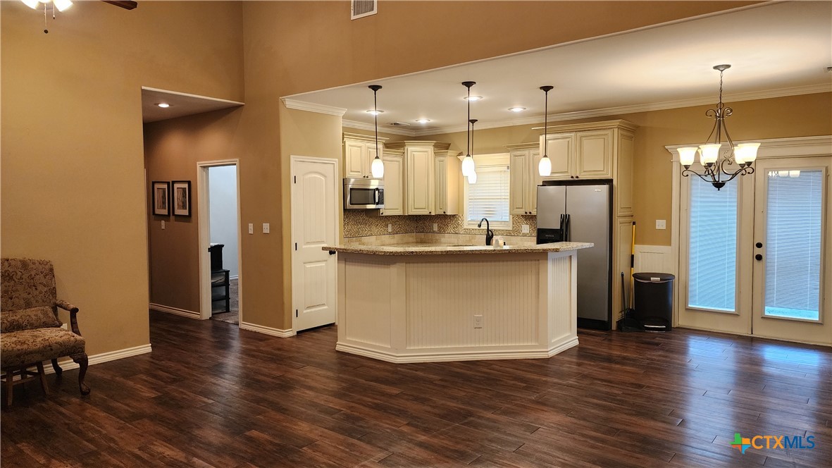 105 Catherine Circle Property Photo 4