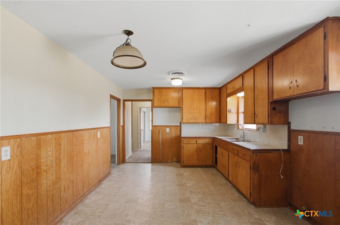 7287 Hanselman Road Property Photo 6