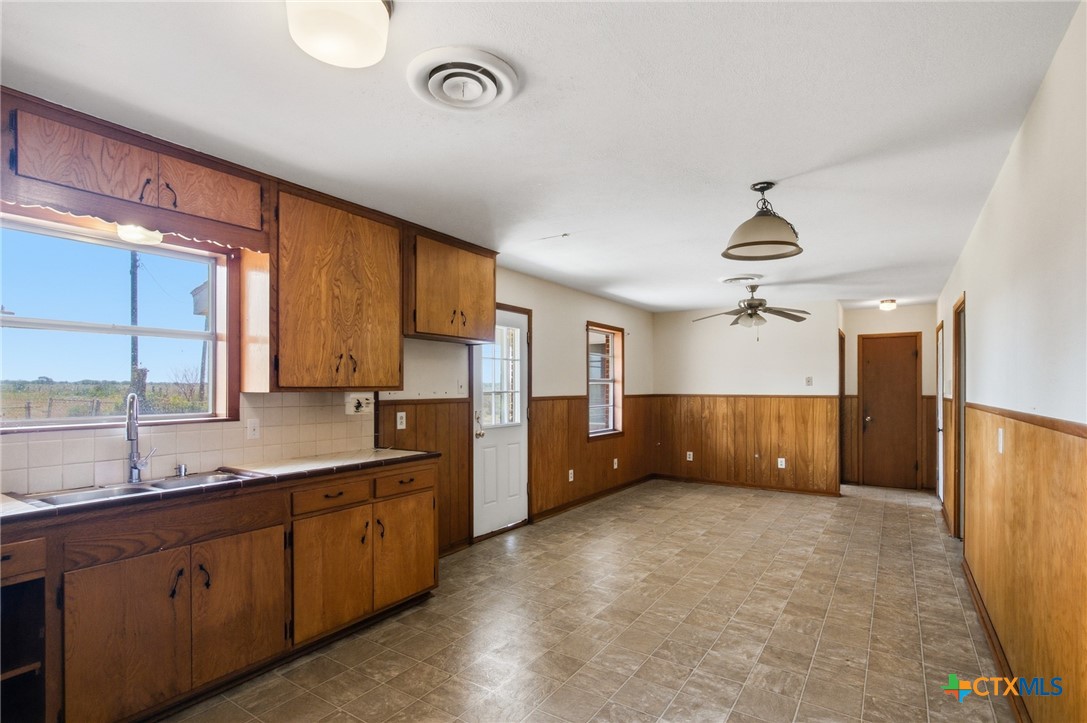 7287 Hanselman Road Property Photo 8