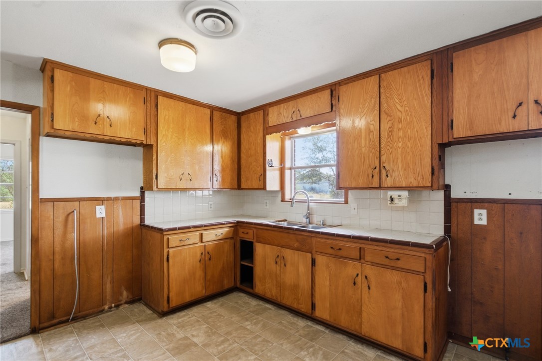 7287 Hanselman Road Property Photo 9