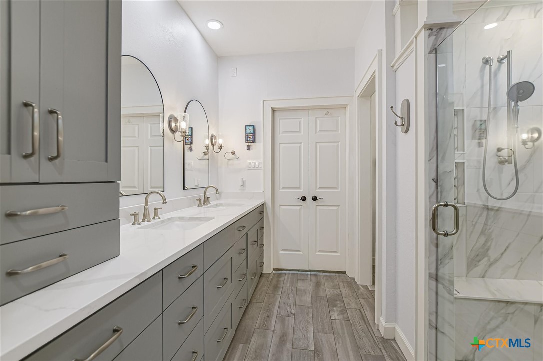2704 Michelle Lynne Cove Property Photo 17