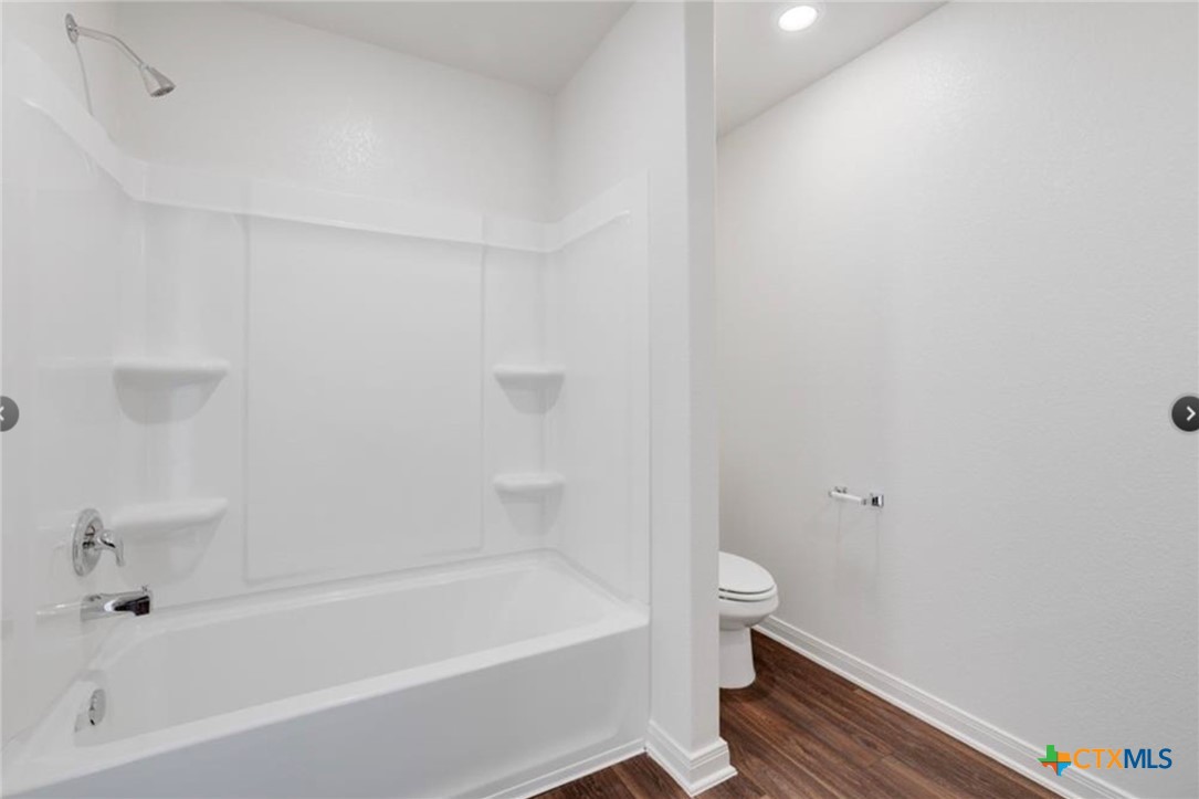 301 Crescent Park Drive Property Photo 8