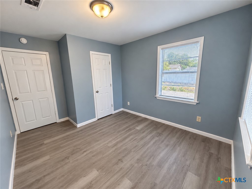 709 W Avenue D Property Photo 6