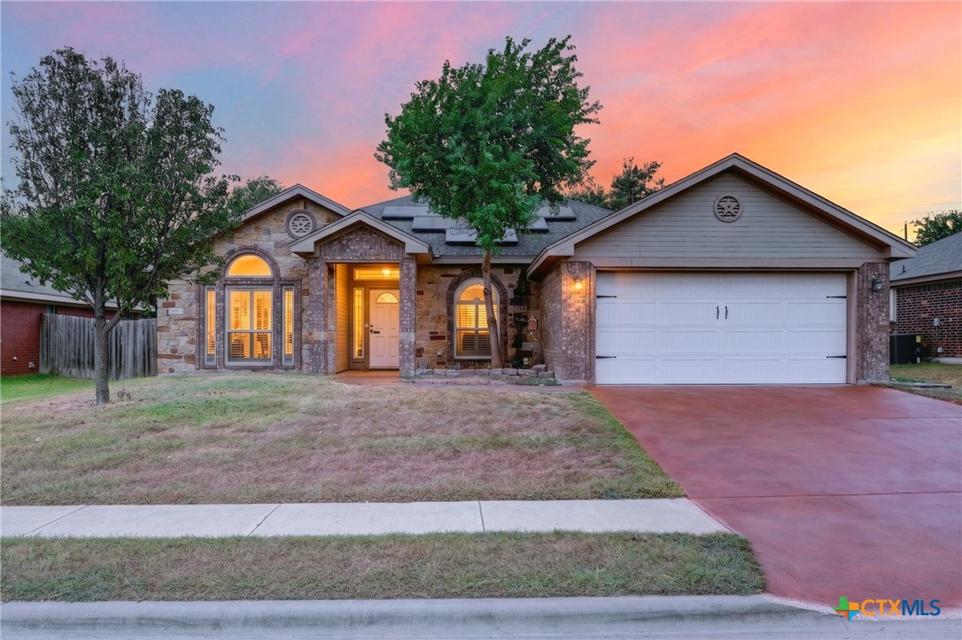 6813 Deorsam Loop Property Photo 1
