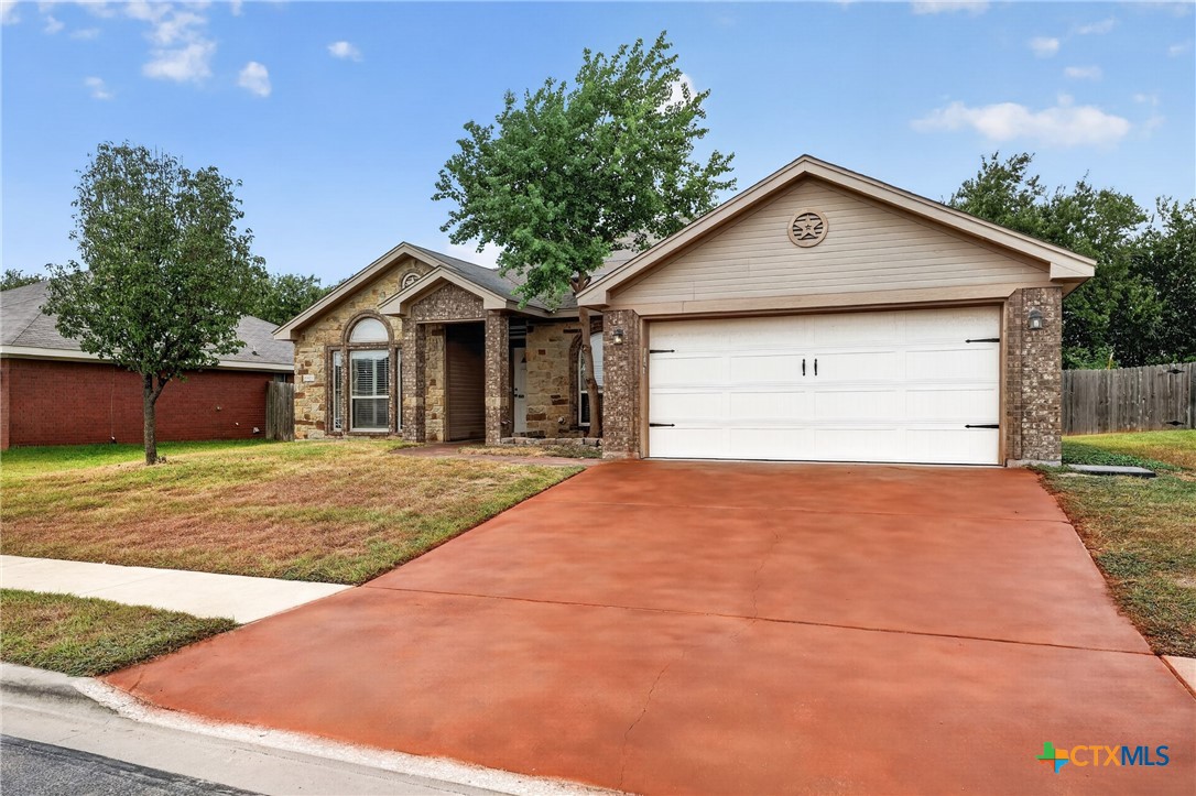 6813 Deorsam Loop Property Photo 3